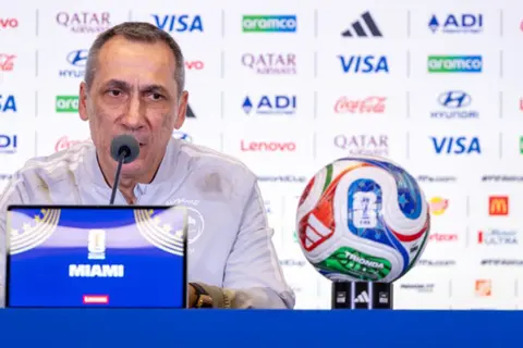 مدرب السعودية: جاهزون لكل السيناريوهات أمام أوروجواي.. والأجواء ستكون صعبة